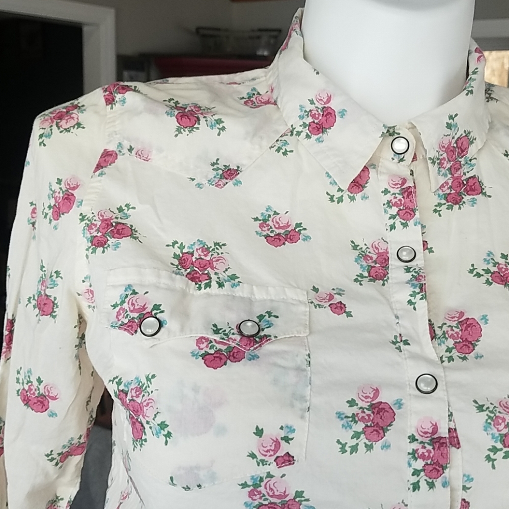 Mossimo button/snap down shirt